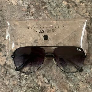 Quay High Key black aviator sunglasses with ombré fade. Worn a handful of times